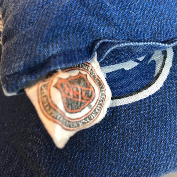 90's Vintage Toronto Maple Leafs Comforter -Hockey Helmet and Leafs Logo Pattern - Picture 8 of 9